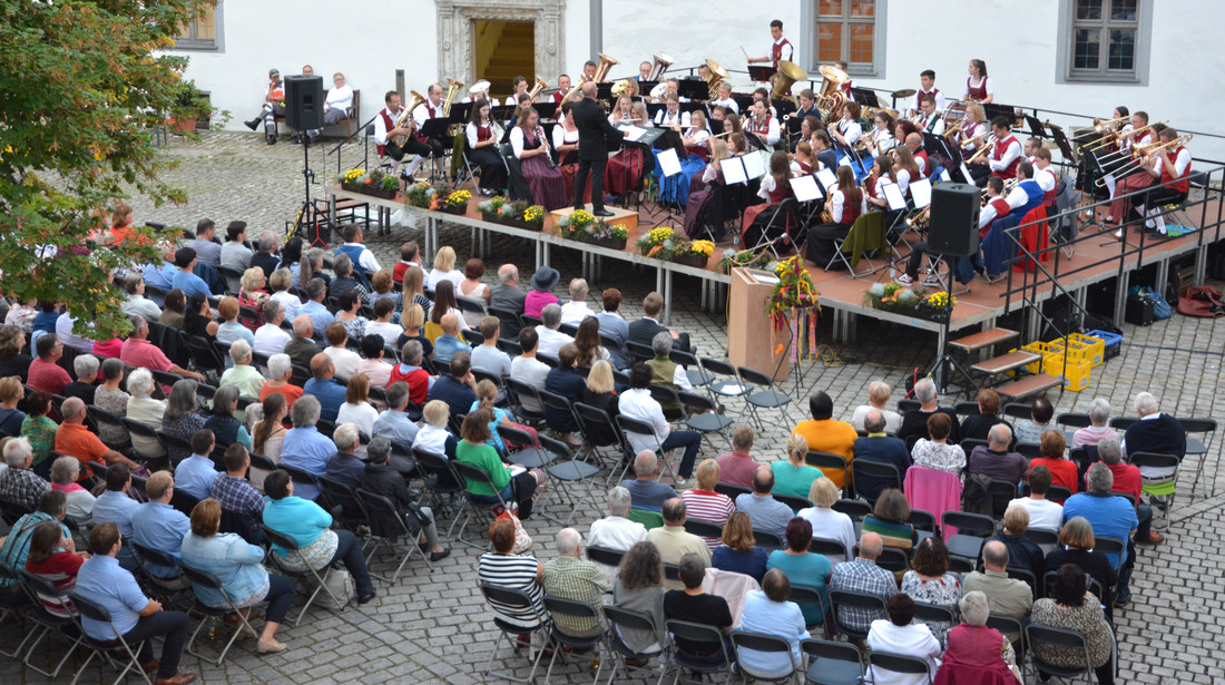 Serenade des Bezirksorchesters