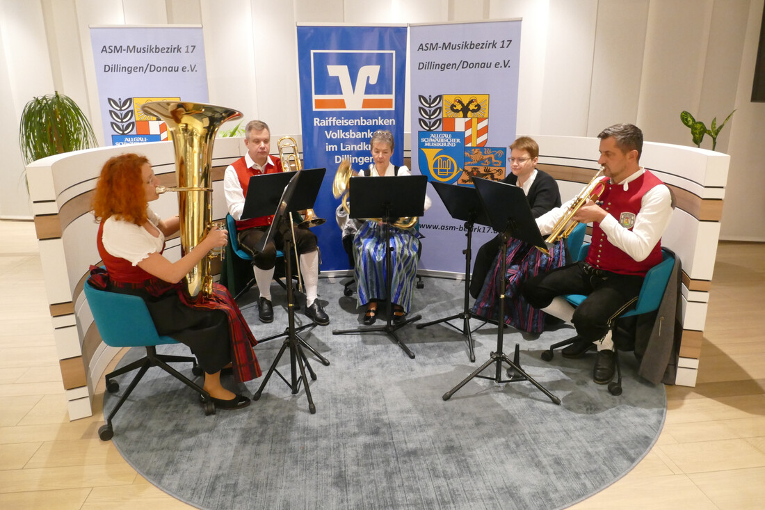 Das Quintett der Bezirksvorstandschaft